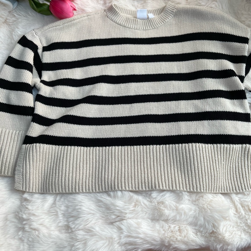 GAP Black and Cream Striped Crew Neck Sweater